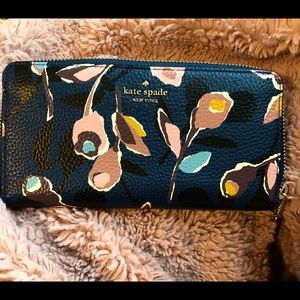 Kate Spade Wallet w/ zipper